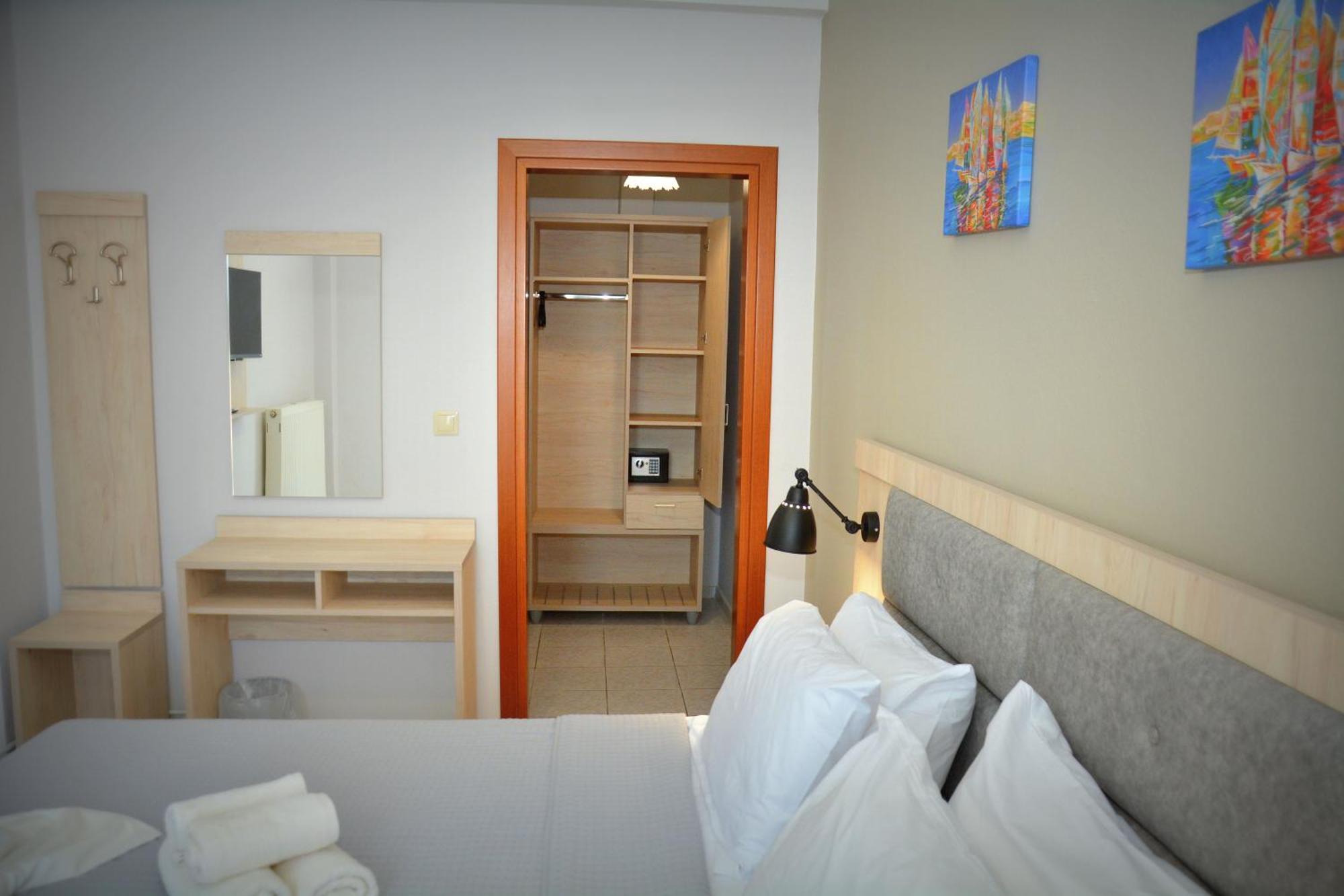 Denis Hotel And Bungalows Korinós 外观 照片